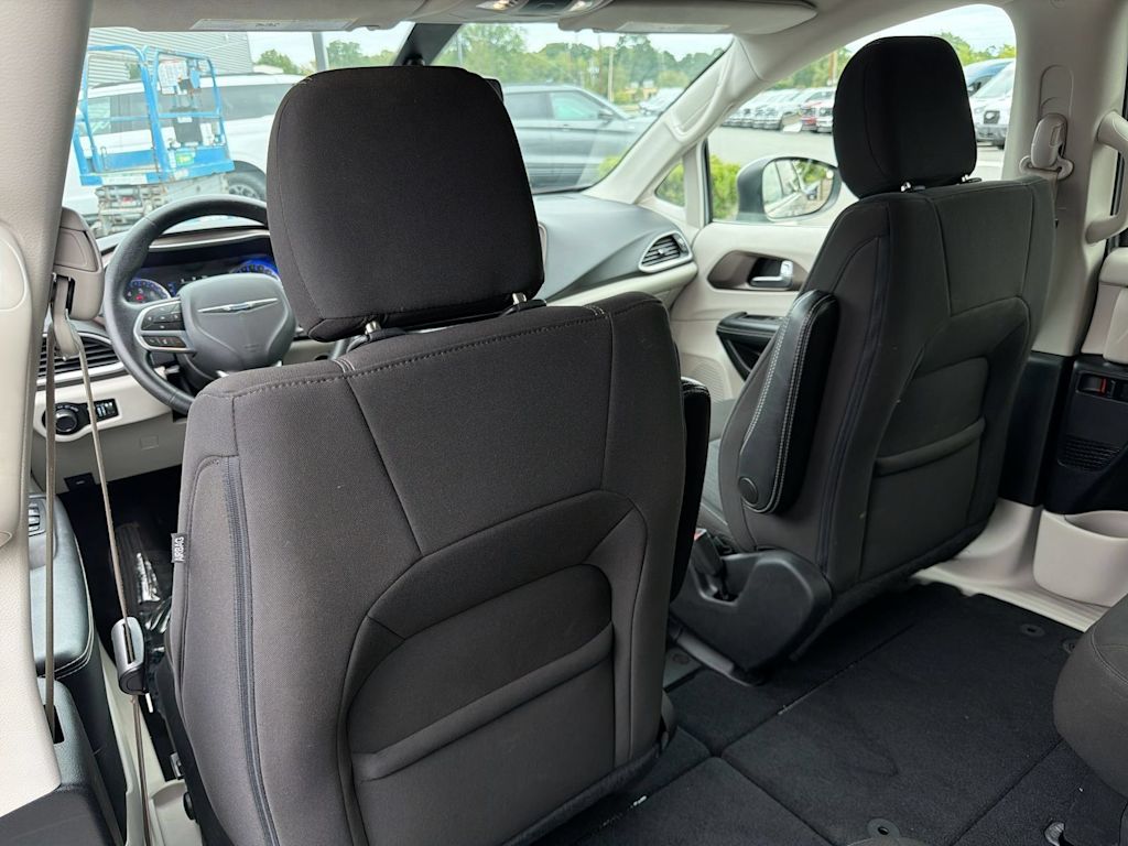 Thumbnail: 2021 Chrysler Voyager - 11