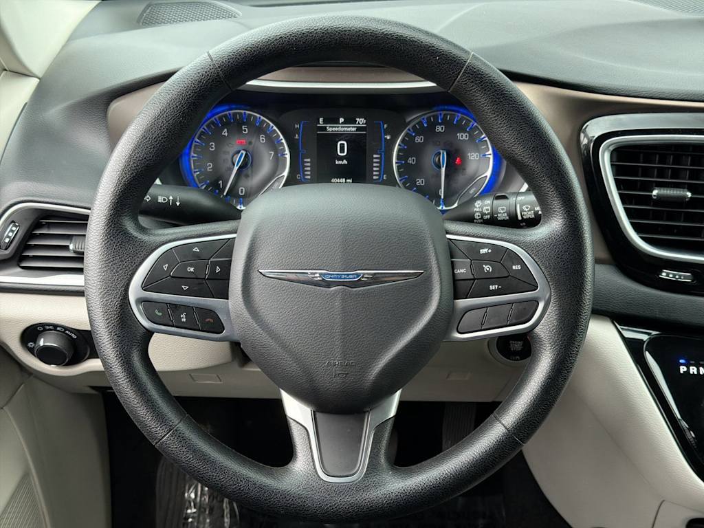 Thumbnail: 2021 Chrysler Voyager - 13