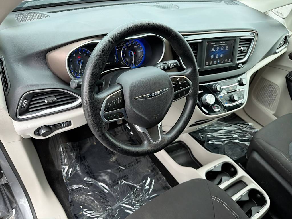 Thumbnail: 2021 Chrysler Voyager - 2