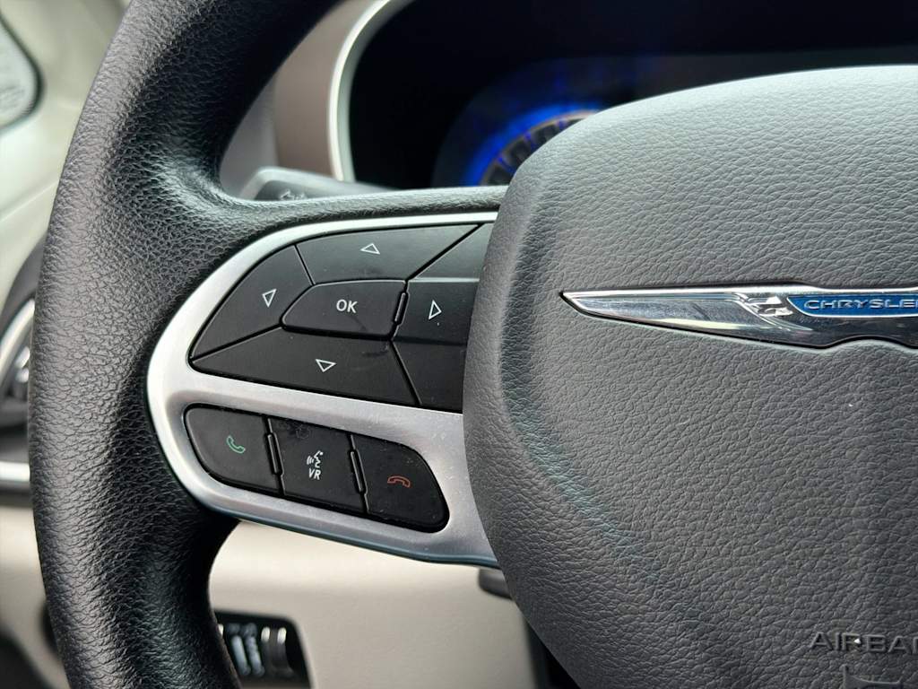 Thumbnail: 2021 Chrysler Voyager - 29