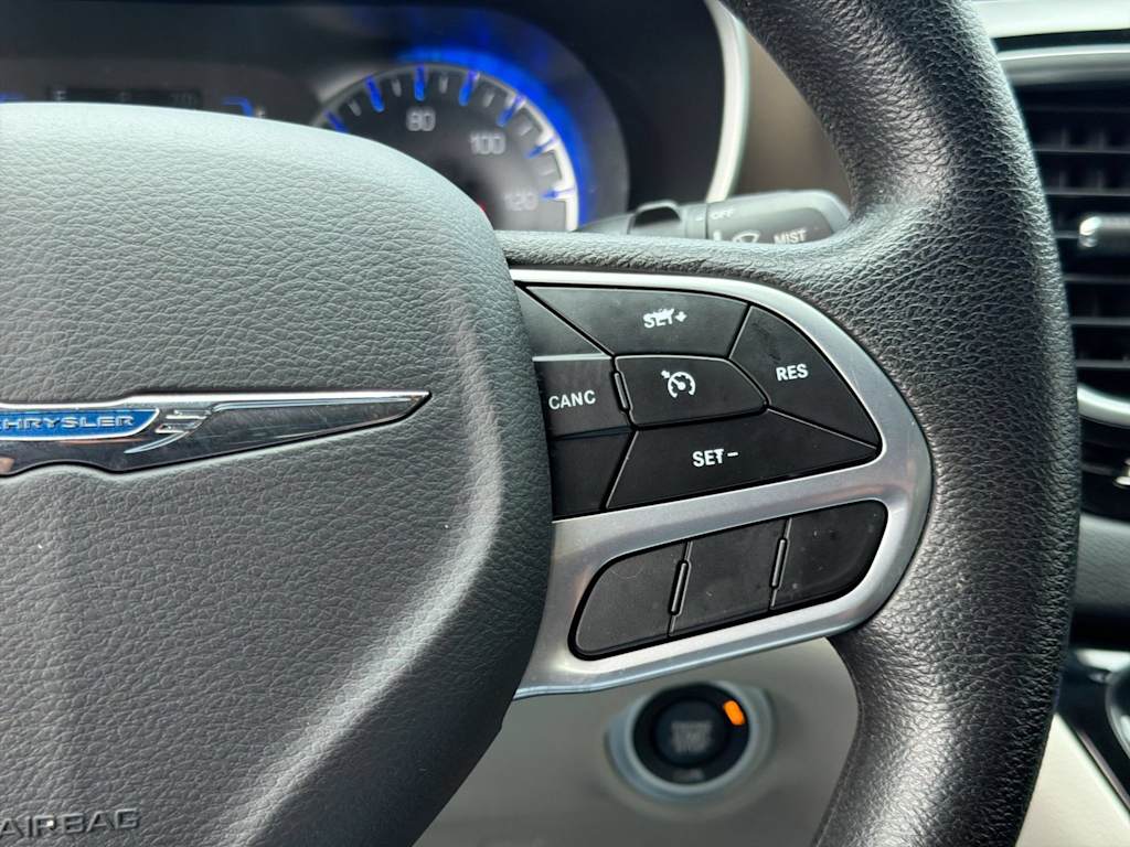 Thumbnail: 2021 Chrysler Voyager - 30