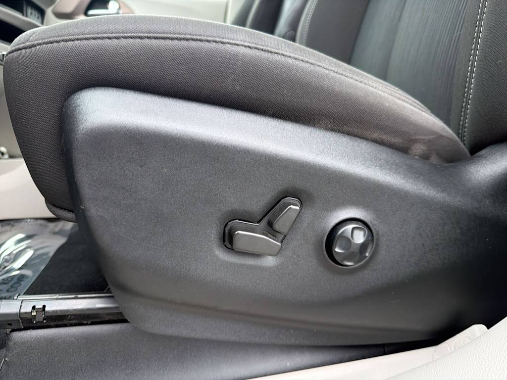 Thumbnail: 2021 Chrysler Voyager - 26