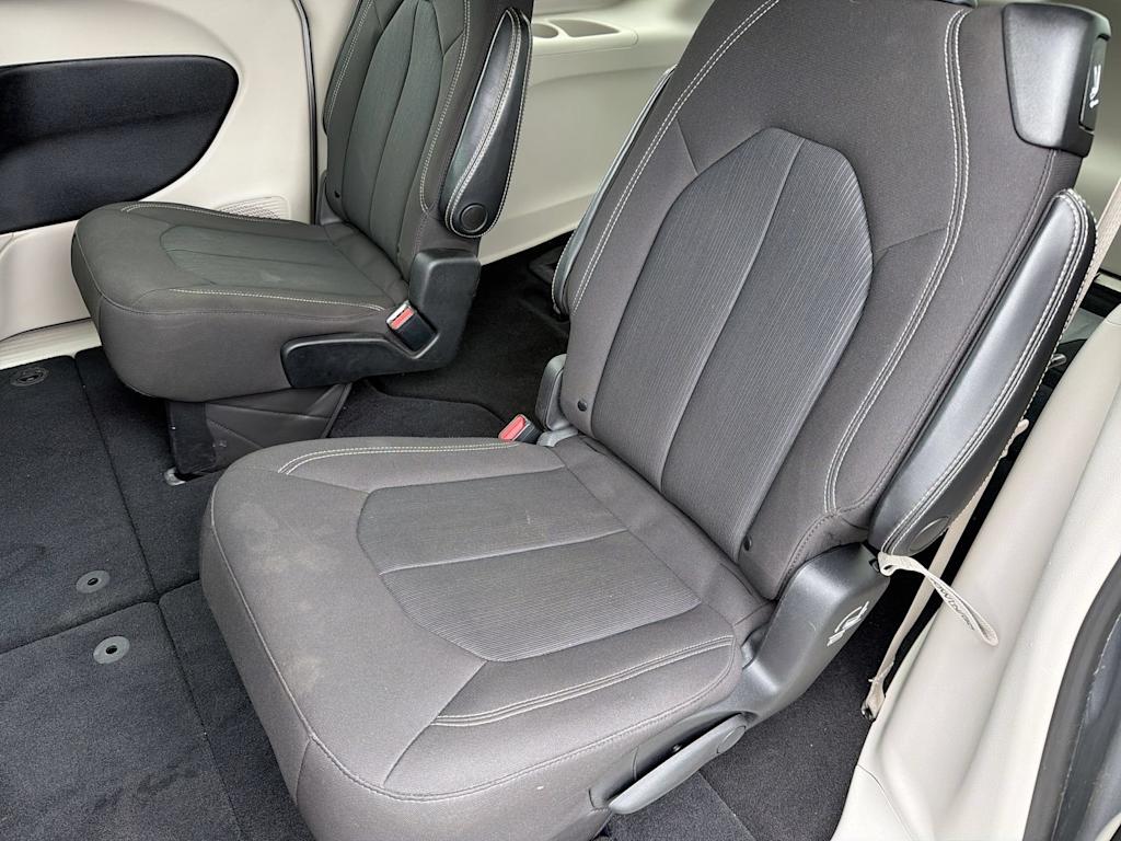 Thumbnail: 2021 Chrysler Voyager - 12
