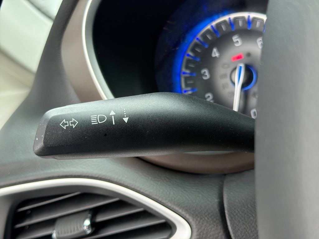 Thumbnail: 2021 Chrysler Voyager - 15