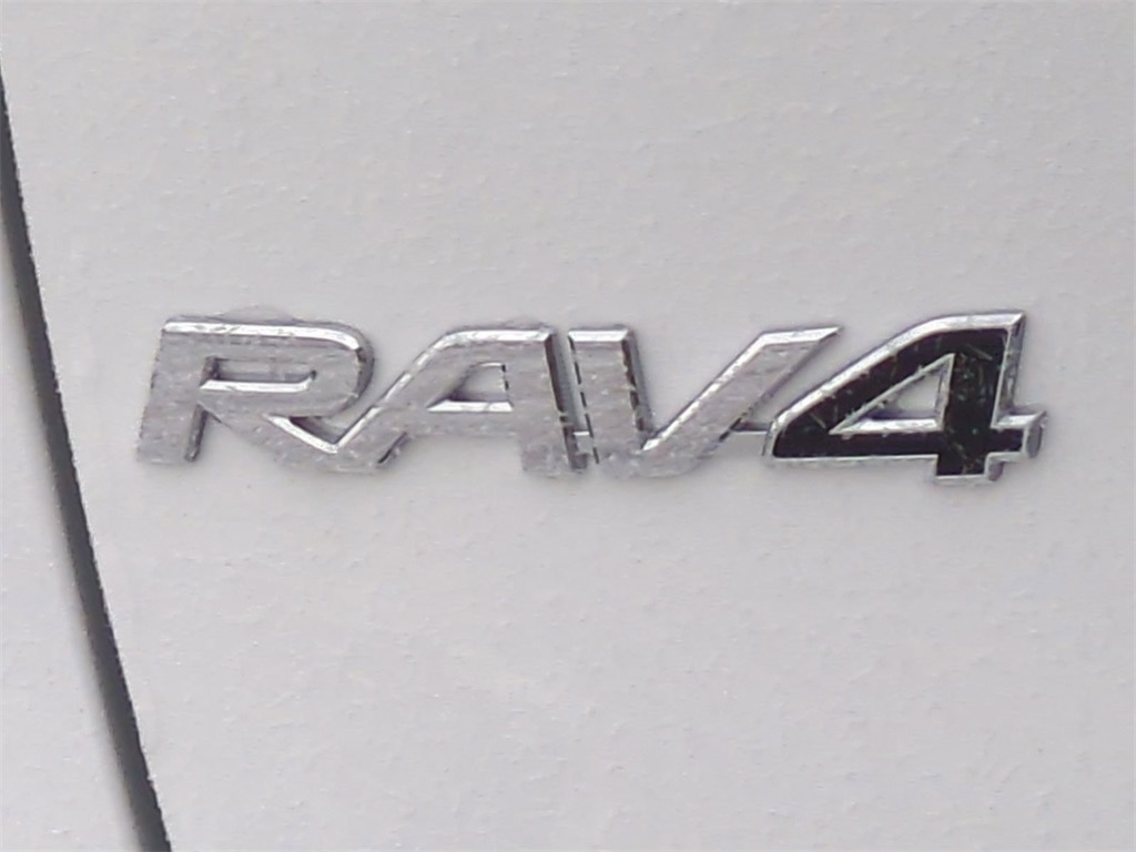 2022 Toyota RAV4 LE 25