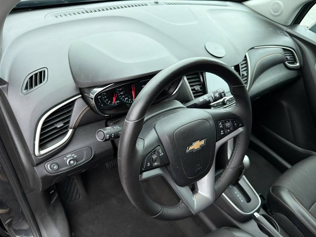 Thumbnail: 2017 Chevrolet Trax - 2