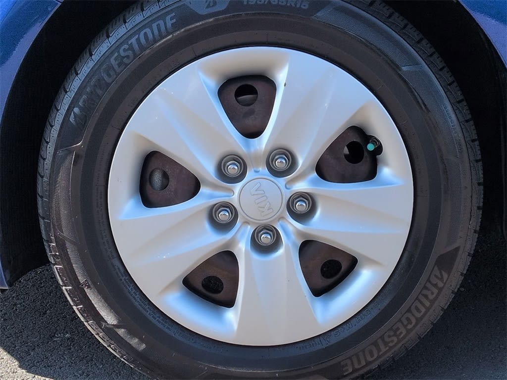 Thumbnail: 2017 Kia Forte - 6