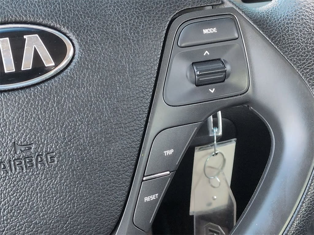 Thumbnail: 2017 Kia Forte - 32