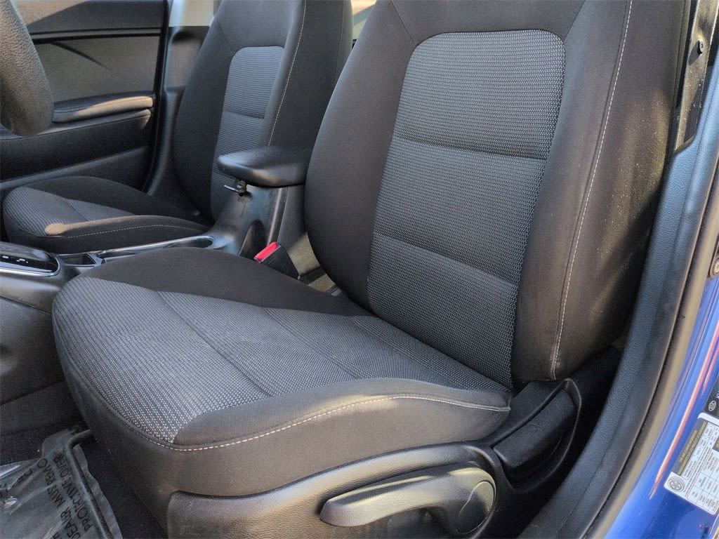 Thumbnail: 2017 Kia Forte - 11