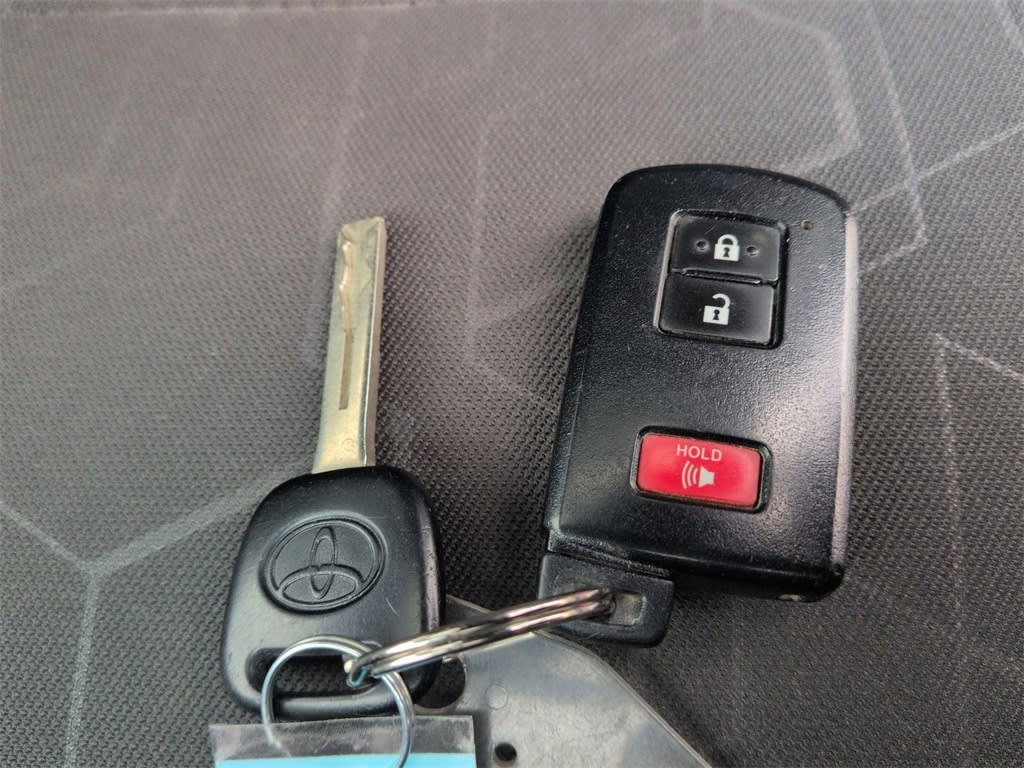 Thumbnail: 2017 Toyota Tacoma - 18