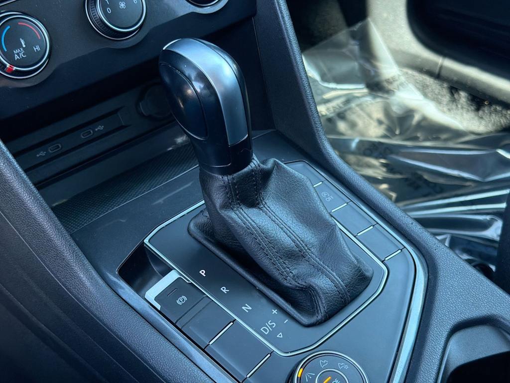 Thumbnail: 2021 Volkswagen Tiguan - 15