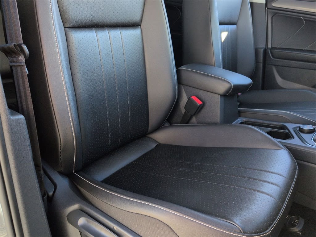 Thumbnail: 2022 Volkswagen Tiguan - 10