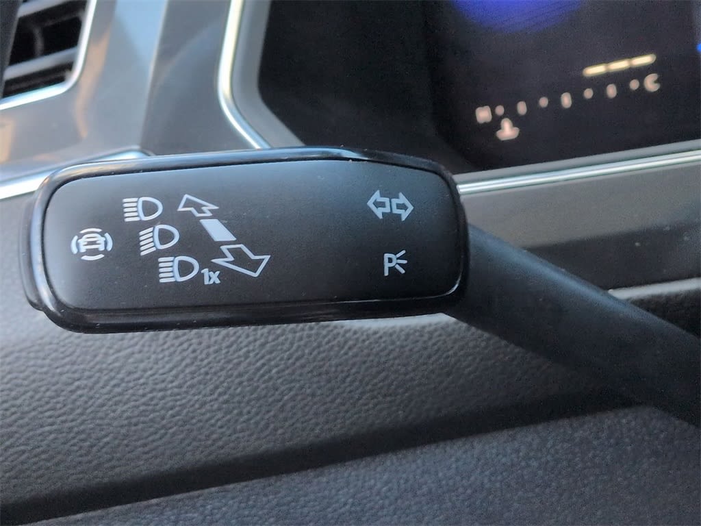 Thumbnail: 2022 Volkswagen Tiguan - 16