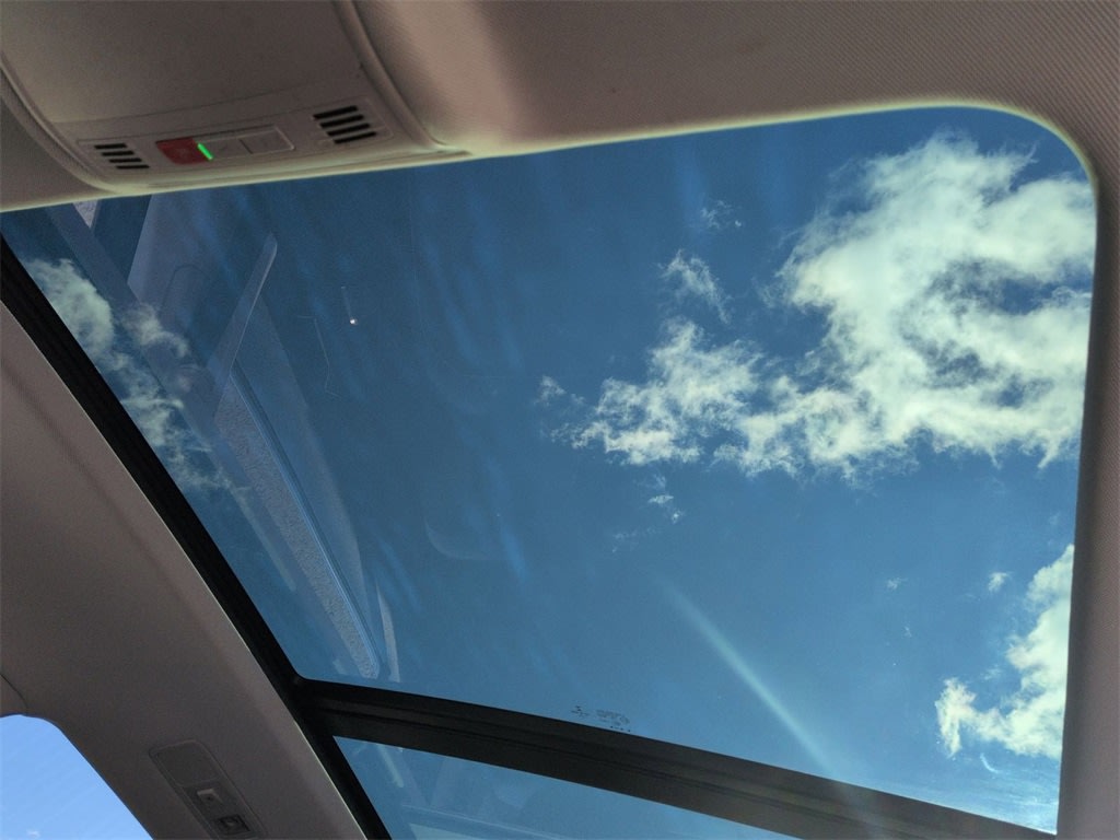 Thumbnail: 2022 Volkswagen Tiguan - 18