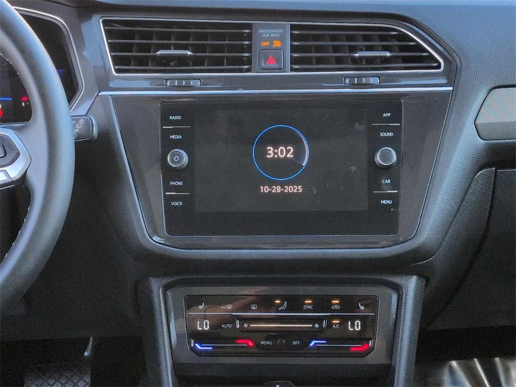 Thumbnail: 2022 Volkswagen Tiguan - 14