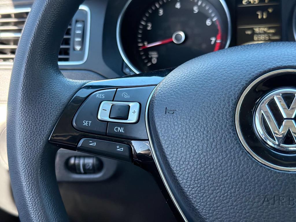 Thumbnail: 2017 Volkswagen Jetta - 30