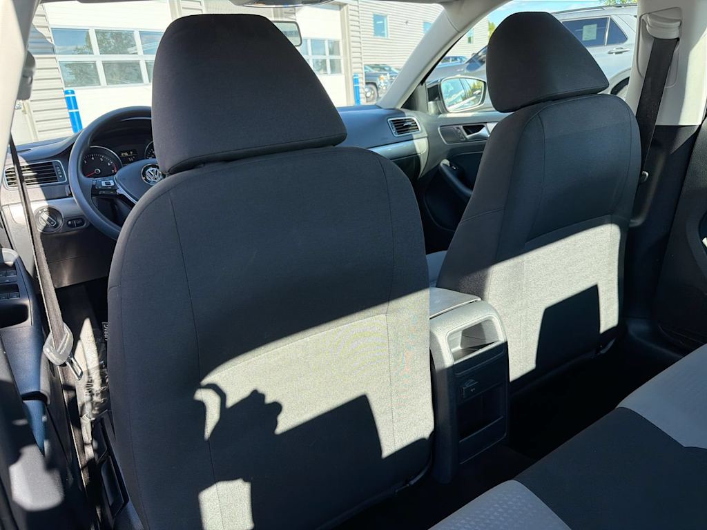 Thumbnail: 2017 Volkswagen Jetta - 9