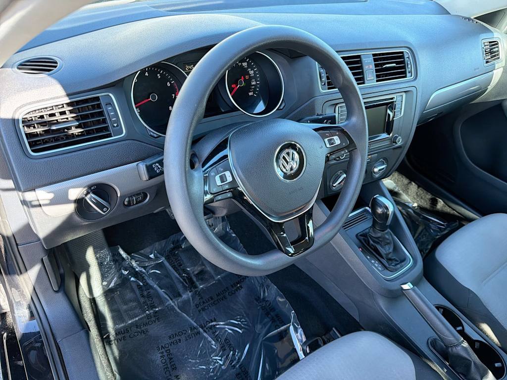 Thumbnail: 2017 Volkswagen Jetta - 2