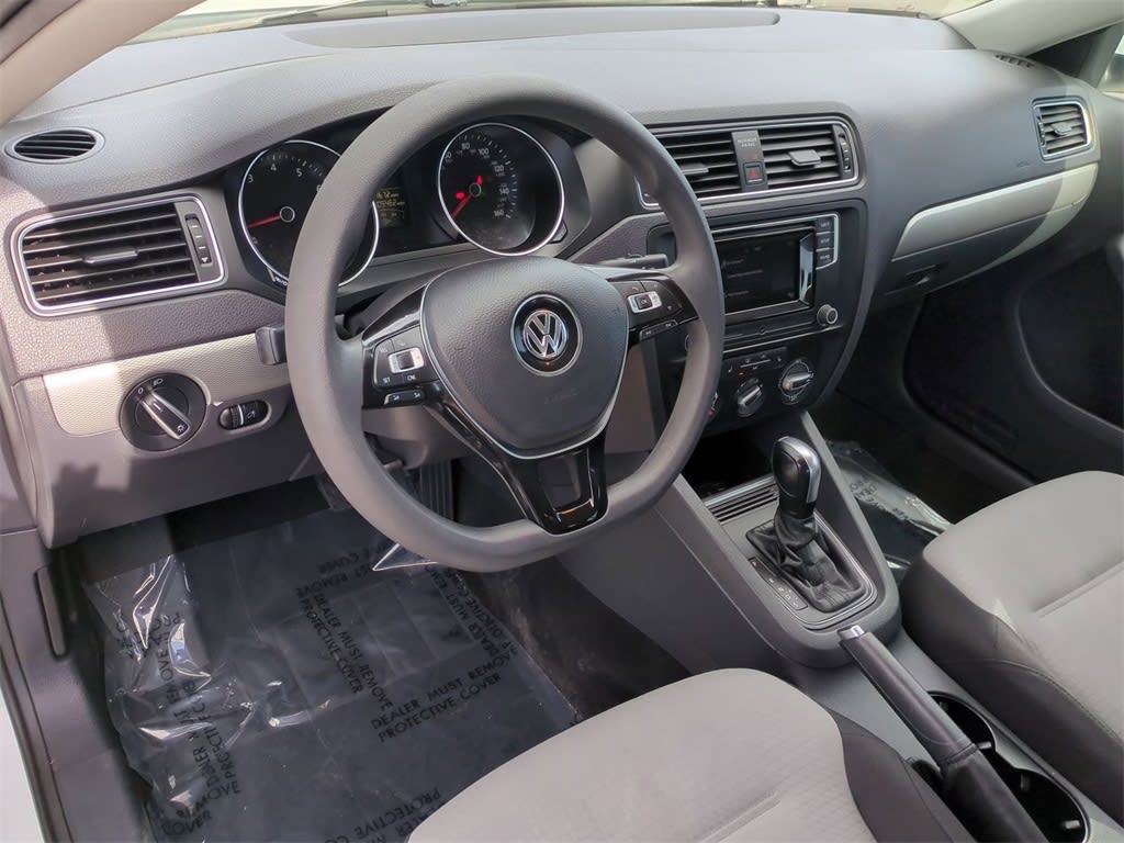Thumbnail: 2017 Volkswagen Jetta - 2