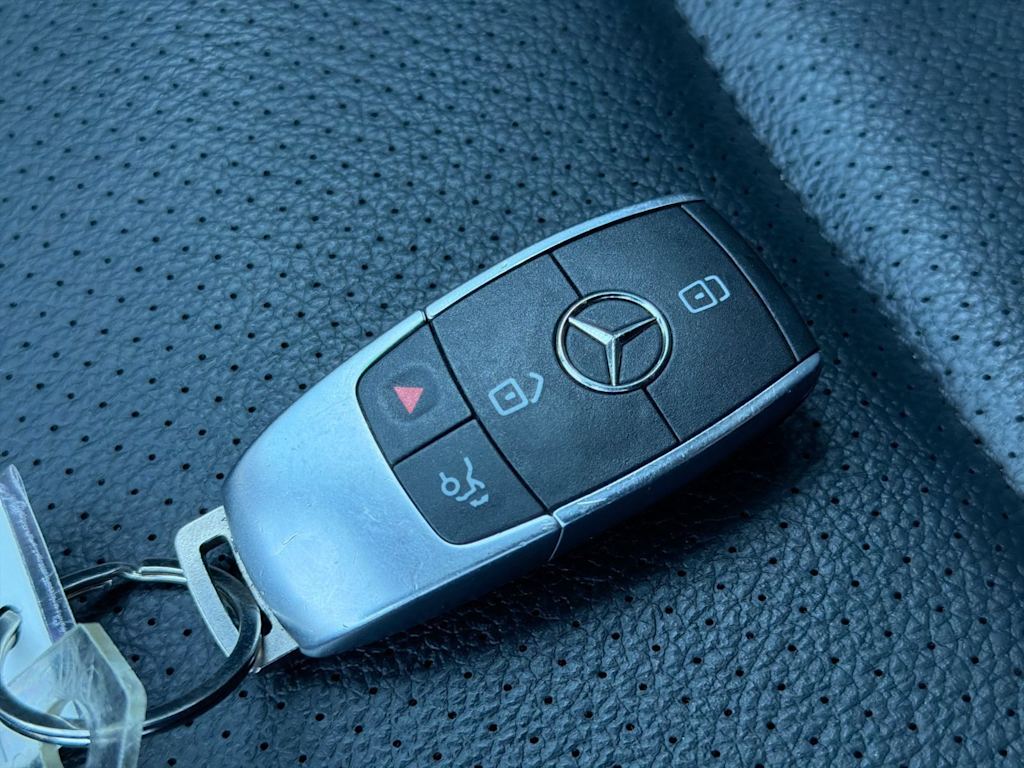 Thumbnail: 2023 Mercedes-Benz GLE - 38