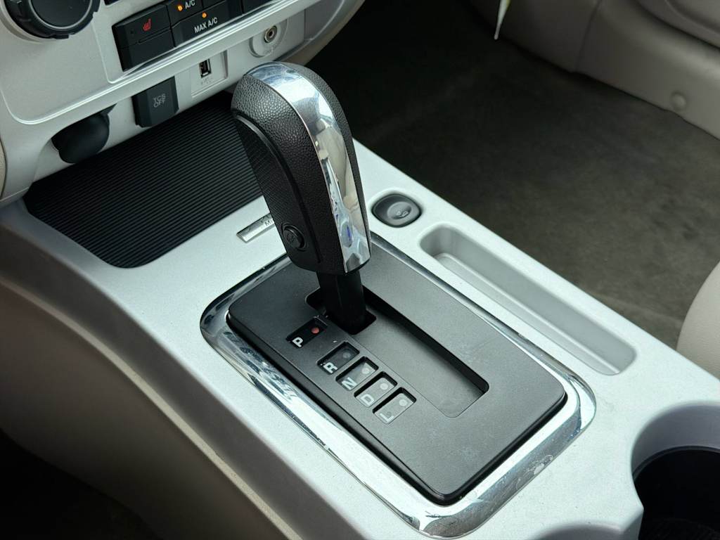 Thumbnail: 2011 Mercury Mariner - 35