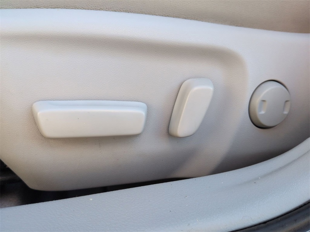 Thumbnail: 2016 Toyota Camry - 25