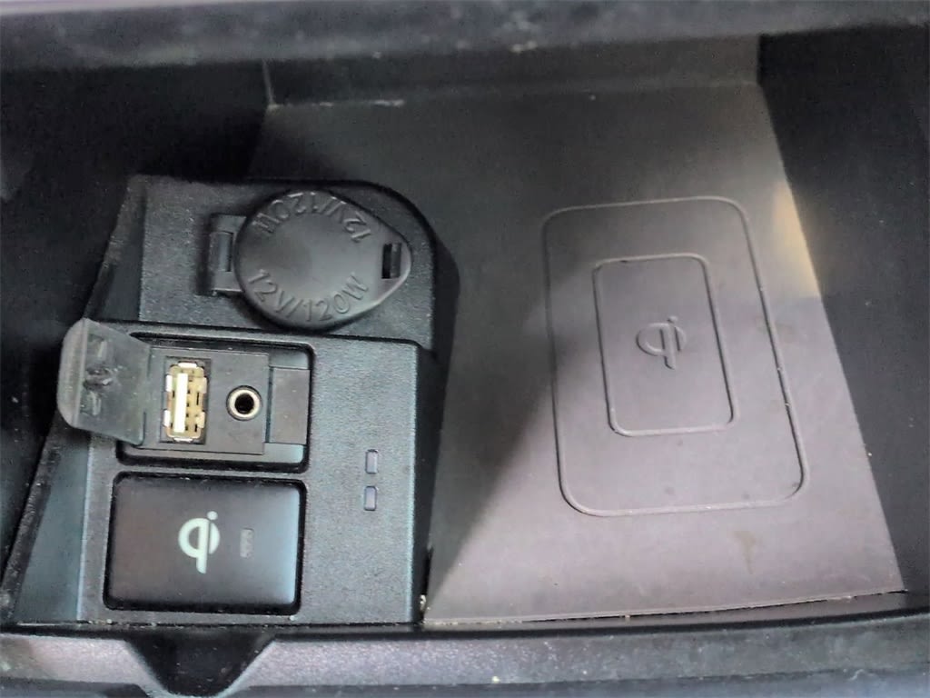 Thumbnail: 2016 Toyota Camry - 14