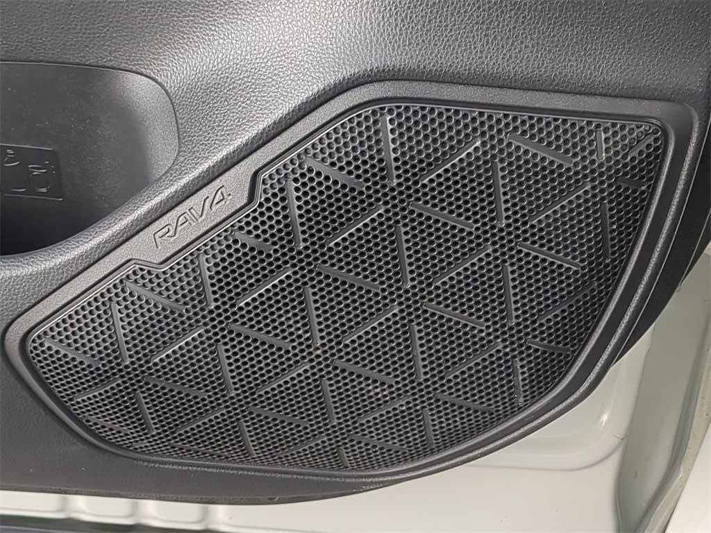 2021 Toyota RAV4 XSE 38