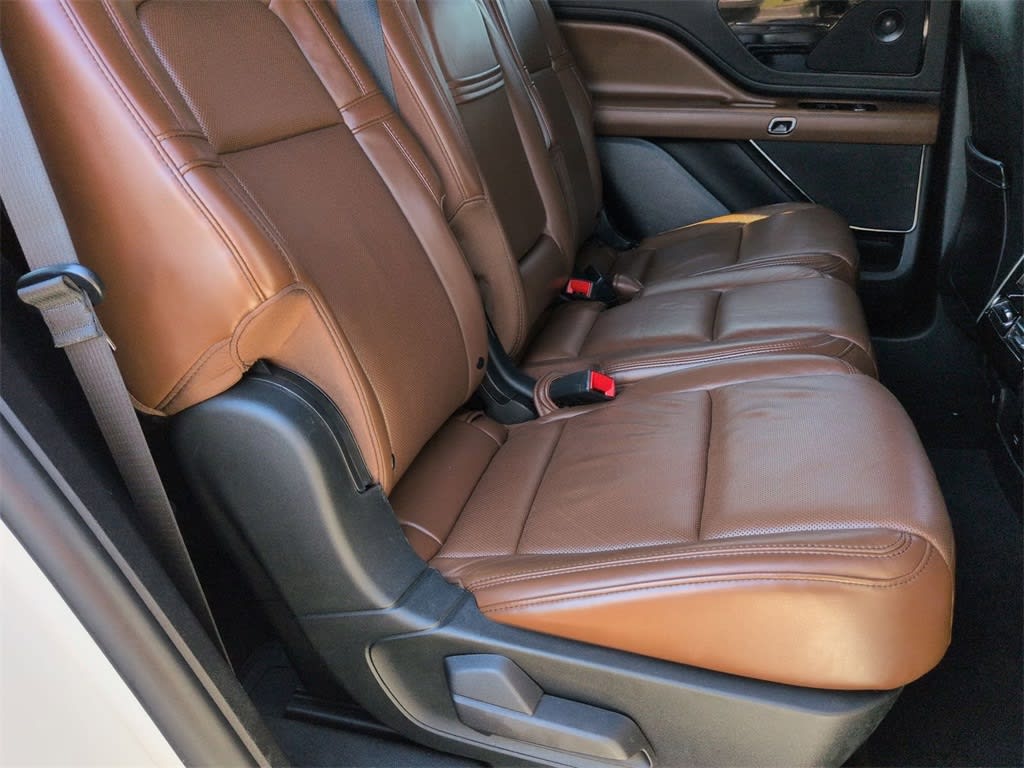 Thumbnail: 2020 Lincoln Aviator - 26