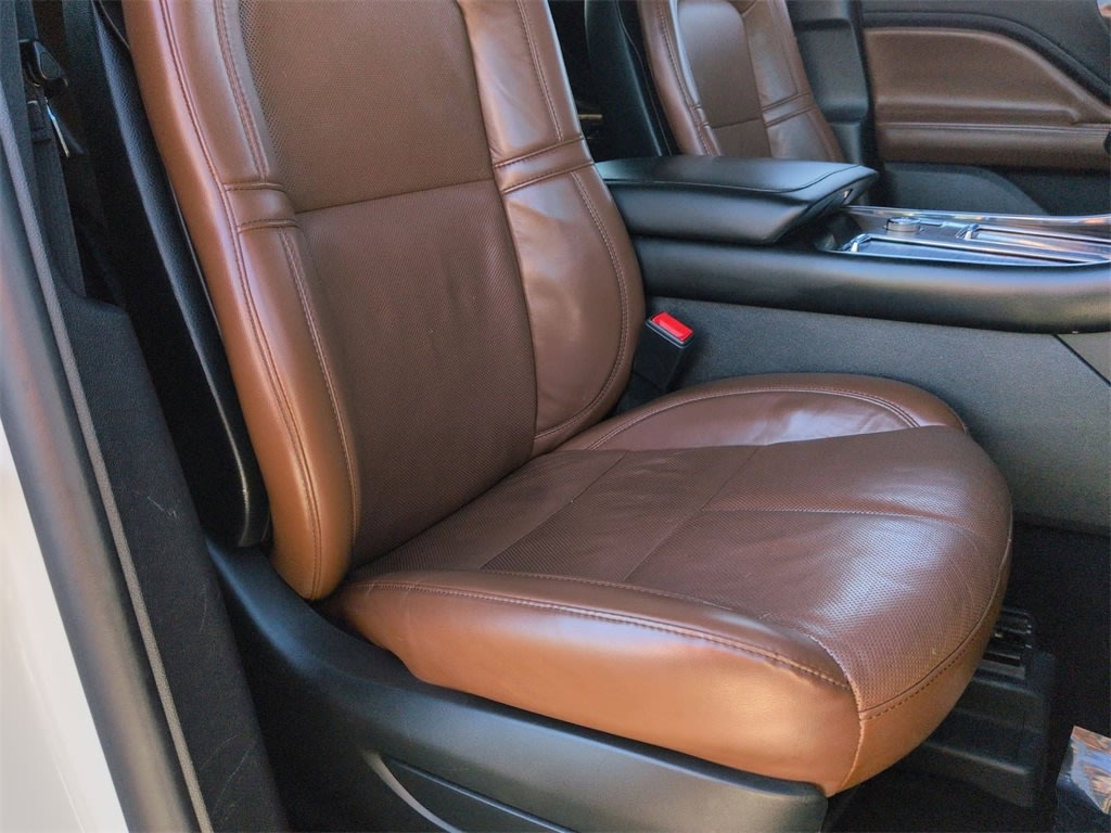 Thumbnail: 2020 Lincoln Aviator - 27