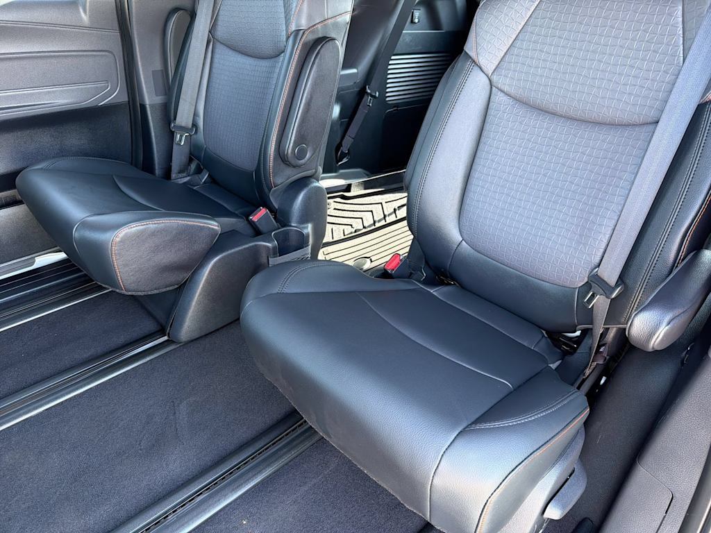 Thumbnail: 2022 Toyota Sienna - 27