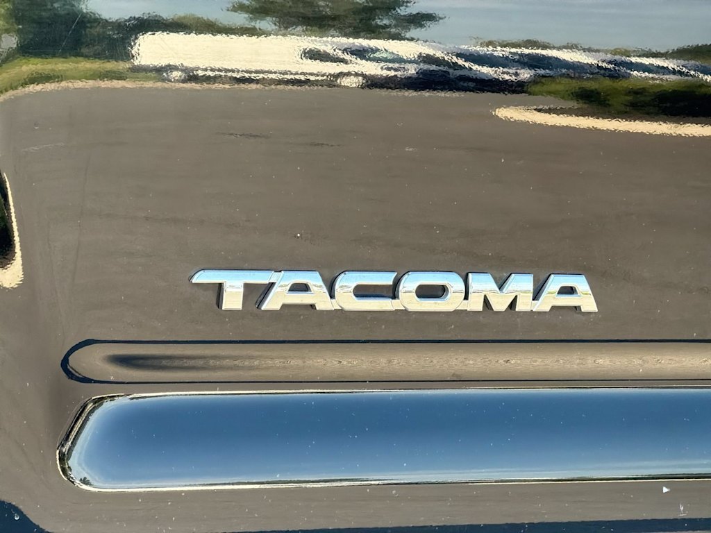 Thumbnail: 2012 Toyota Tacoma - 23