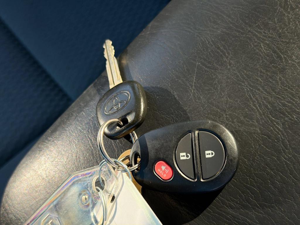 Thumbnail: 2012 Toyota Tacoma - 15