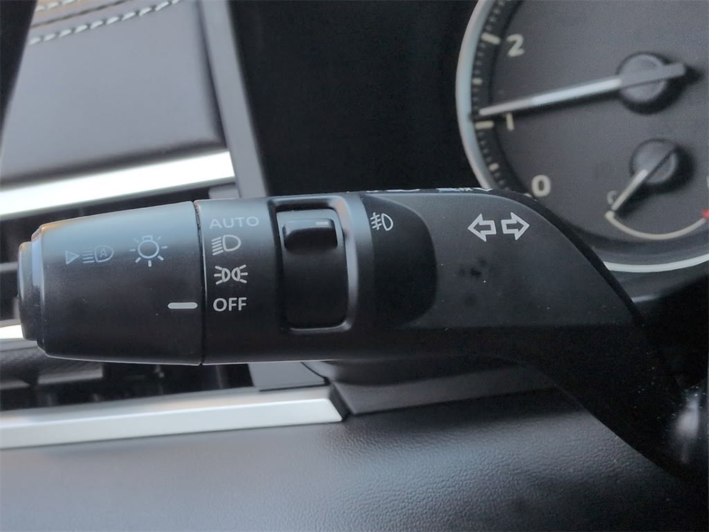 Thumbnail: 2023 Mitsubishi Outlander - 33