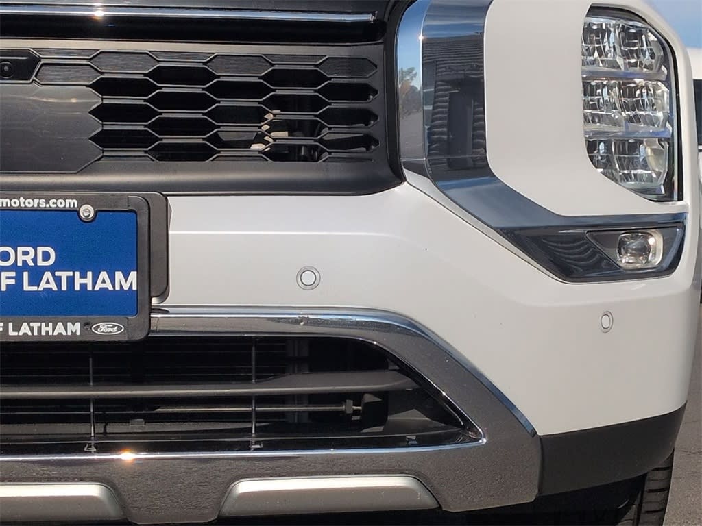 Thumbnail: 2023 Mitsubishi Outlander - 14