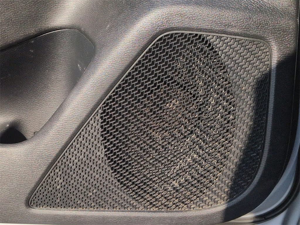 Thumbnail: 2023 Mitsubishi Outlander - 11