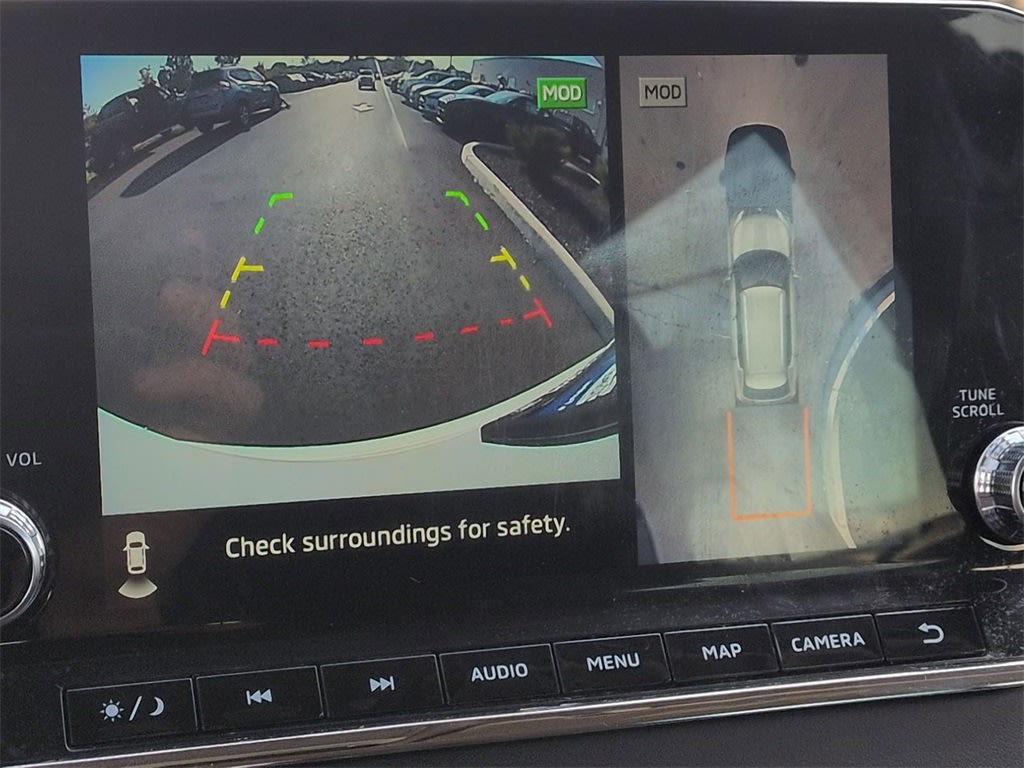 Thumbnail: 2023 Mitsubishi Outlander - 36