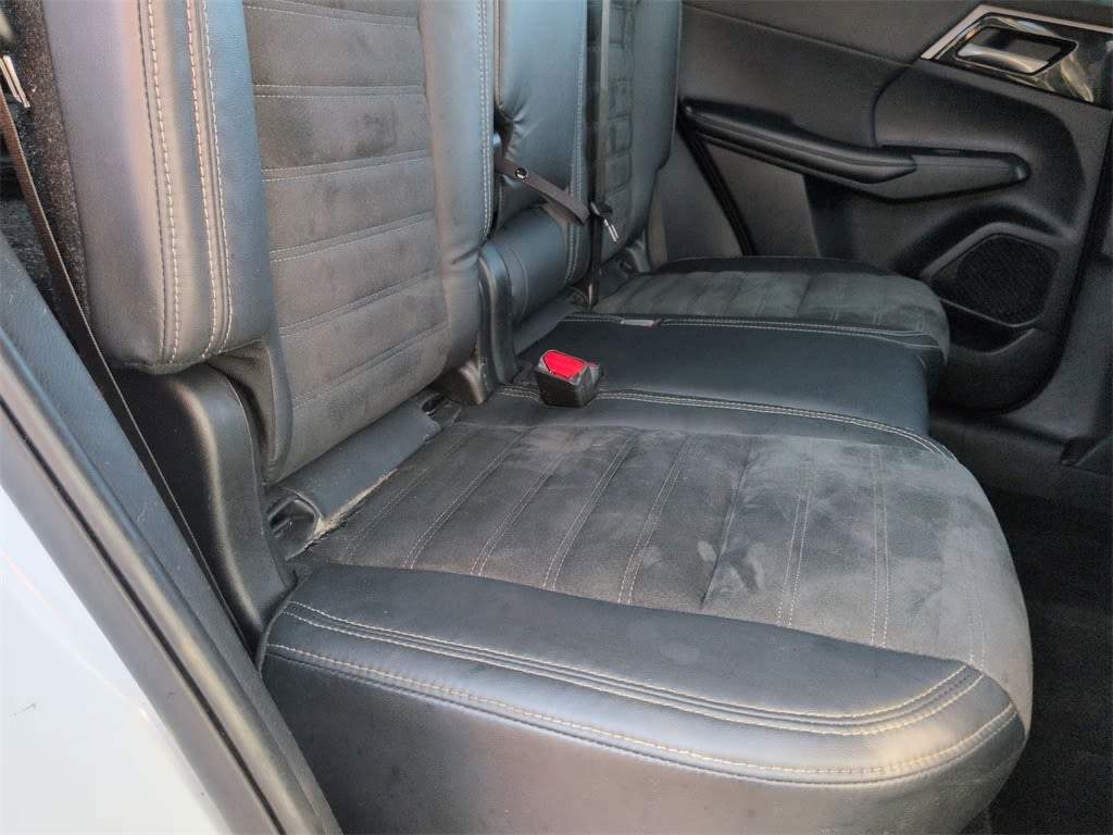 Thumbnail: 2023 Mitsubishi Outlander - 29