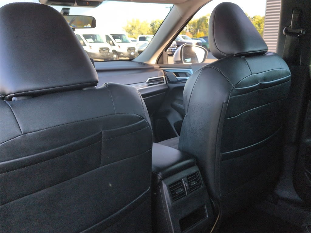 Thumbnail: 2023 Mitsubishi Outlander - 28