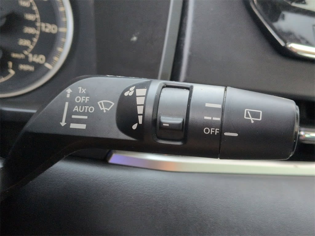 Thumbnail: 2023 Mitsubishi Outlander - 32