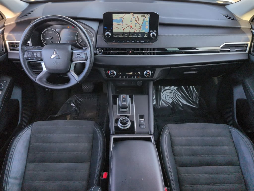 Thumbnail: 2023 Mitsubishi Outlander - 9