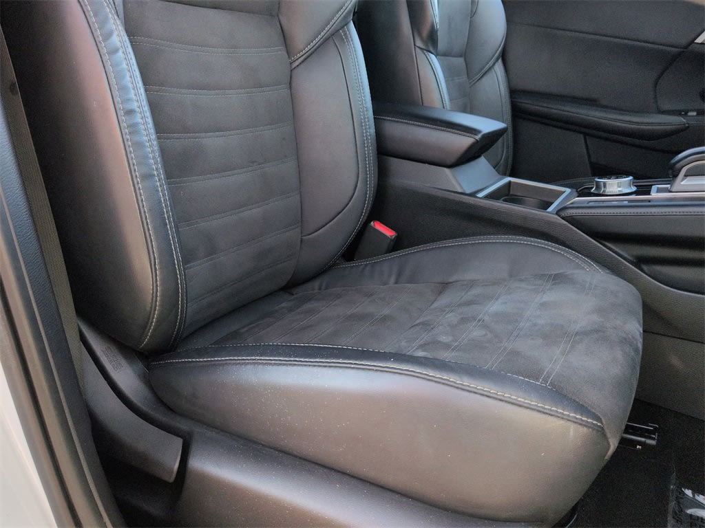 Thumbnail: 2023 Mitsubishi Outlander - 10