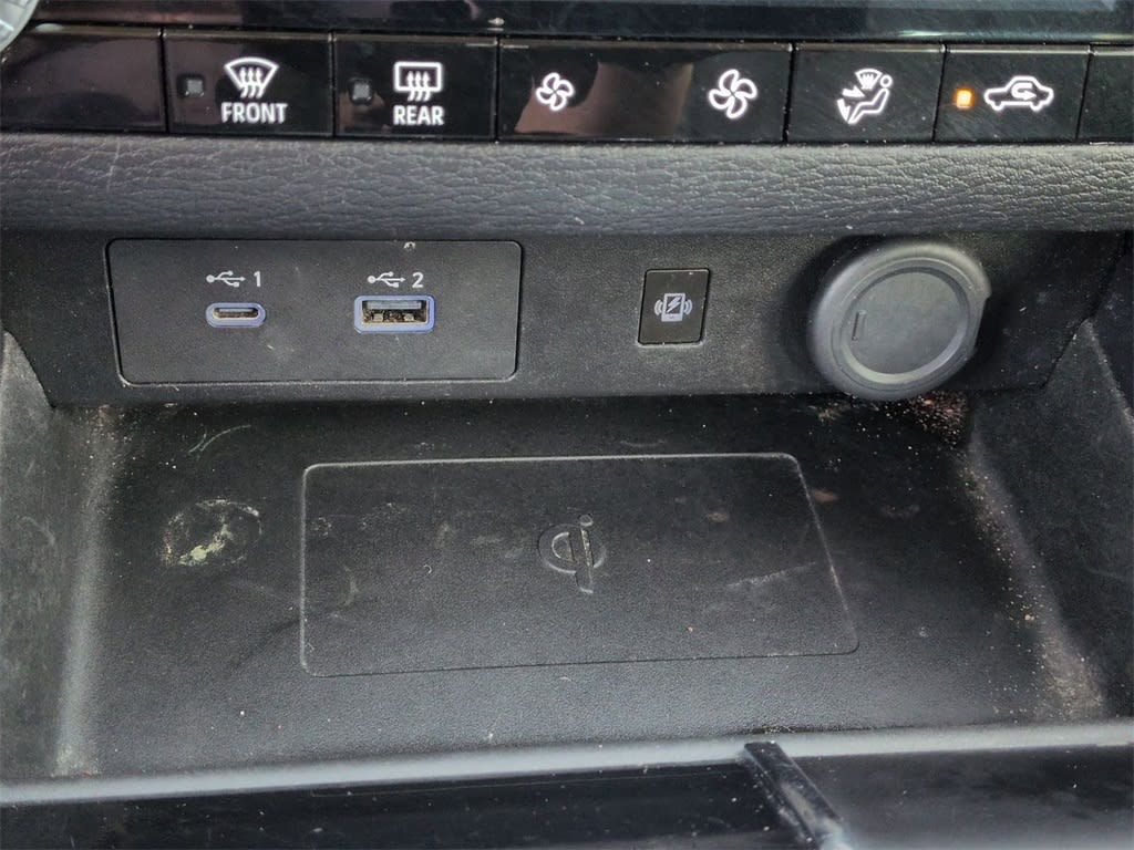 Thumbnail: 2023 Mitsubishi Outlander - 37