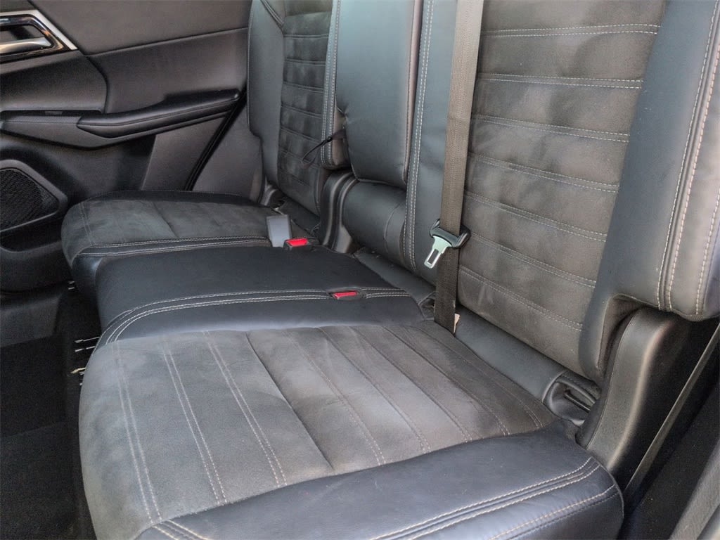 Thumbnail: 2023 Mitsubishi Outlander - 12