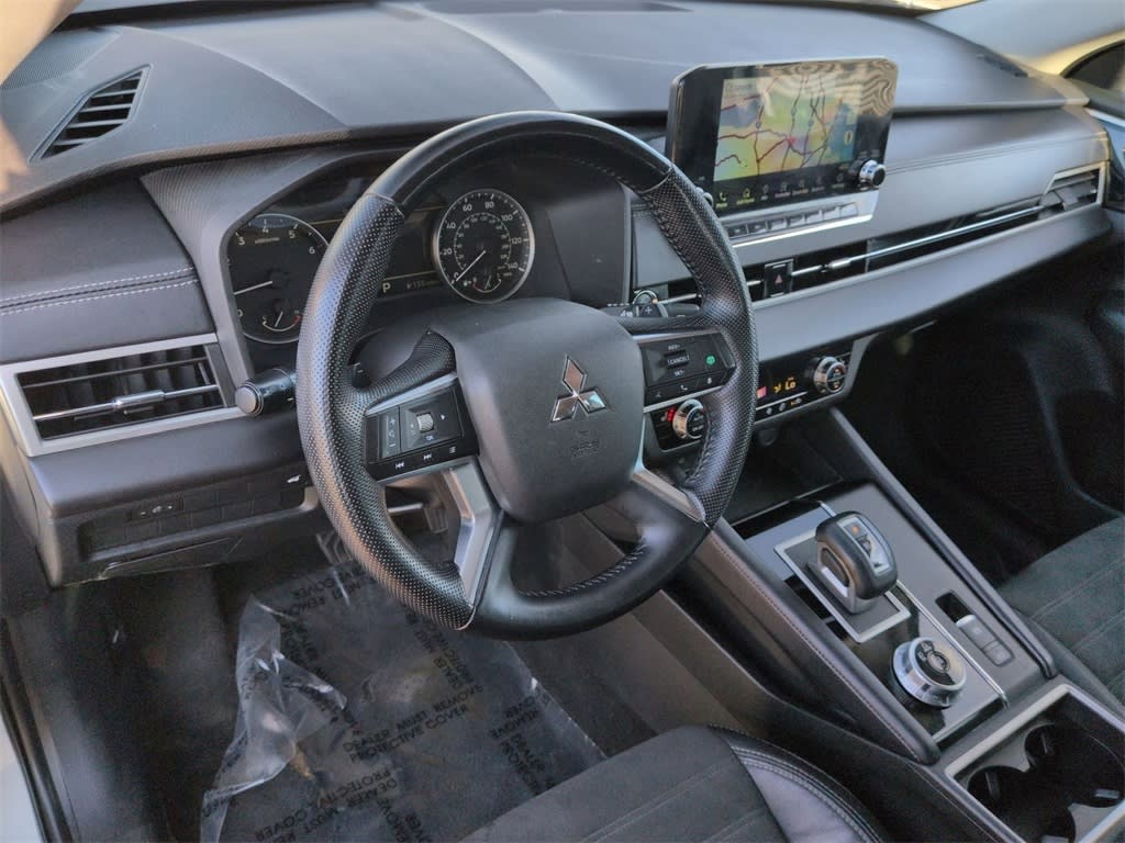 Thumbnail: 2023 Mitsubishi Outlander - 2