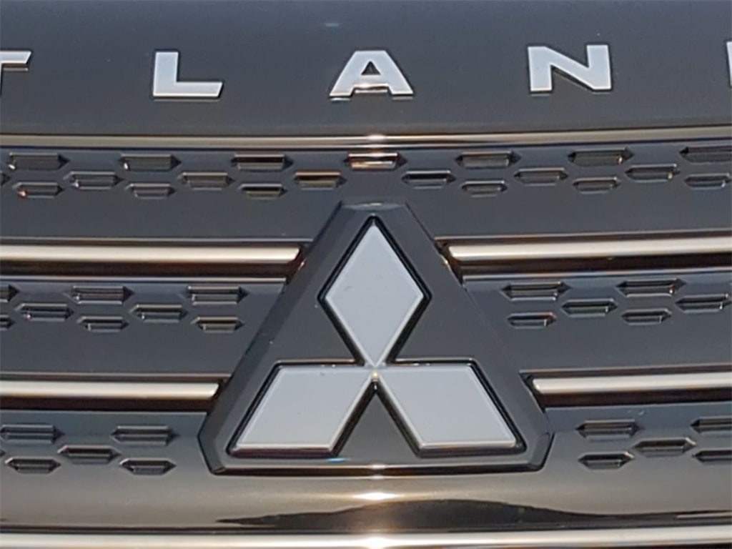 2022 Mitsubishi Outlander ES 25