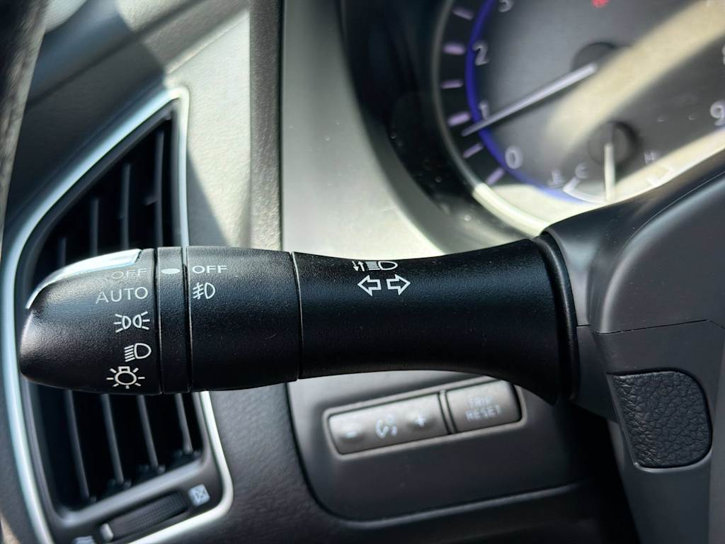 Thumbnail: 2015 INFINITI Q50 - 32