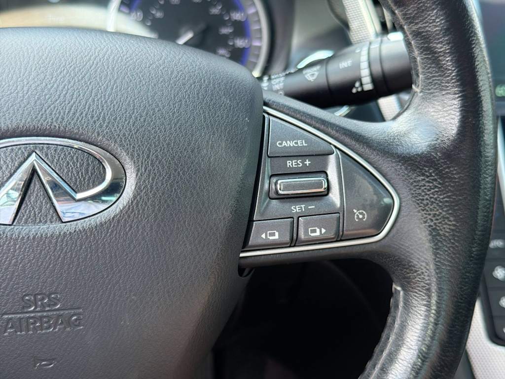 Thumbnail: 2015 INFINITI Q50 - 31