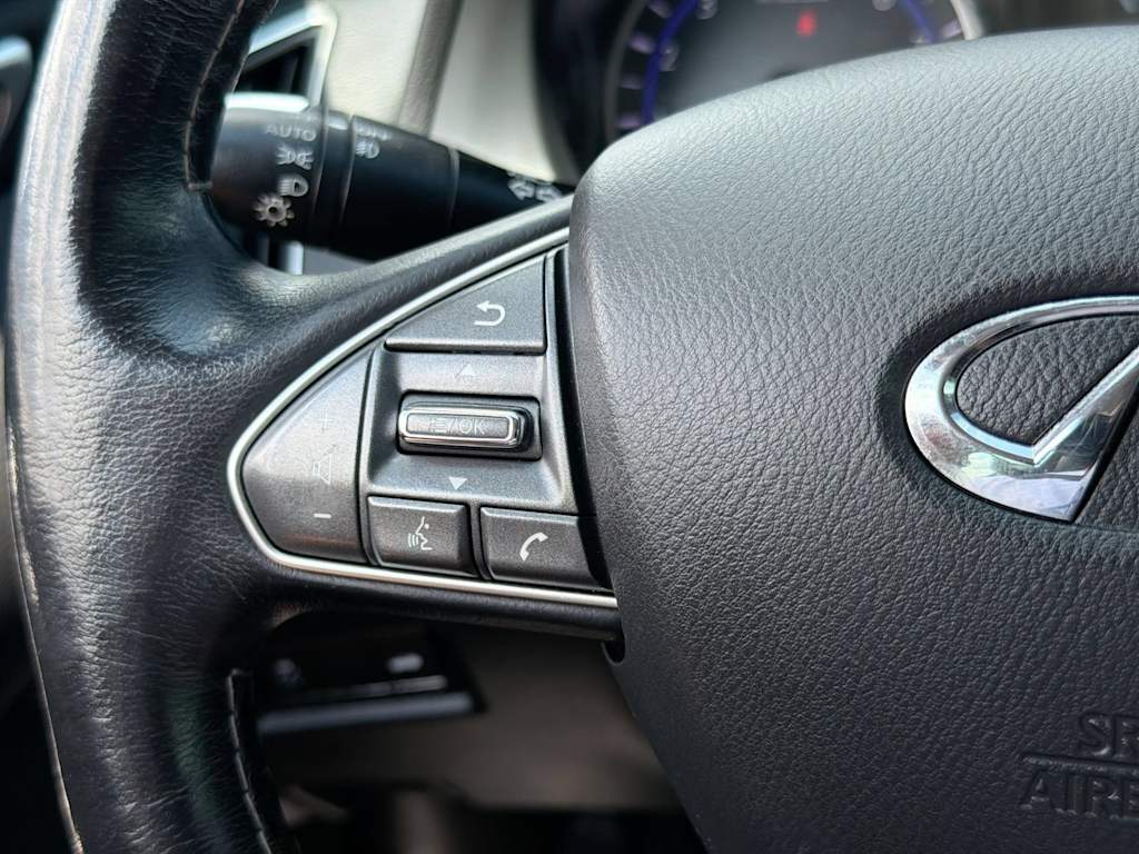 Thumbnail: 2015 INFINITI Q50 - 30