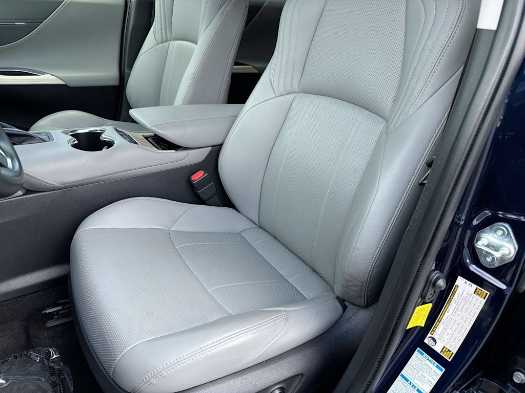 Thumbnail: 2021 Toyota Venza - 12